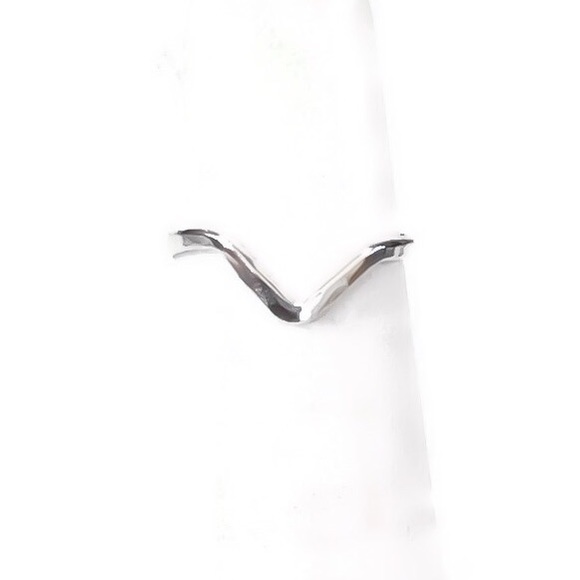 Cute 925 sterling silver textured v-shaped chevron midi knuckle or toe ring - Picture 4 of 9